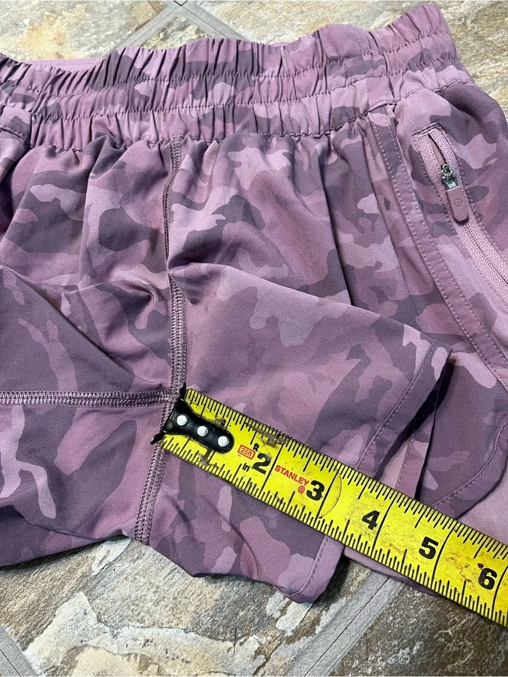 Lululemon Hotty Hot 4" Shorts Size 4 Incognito Camo Purple Taupe Lined Run - Picture 6 of 6